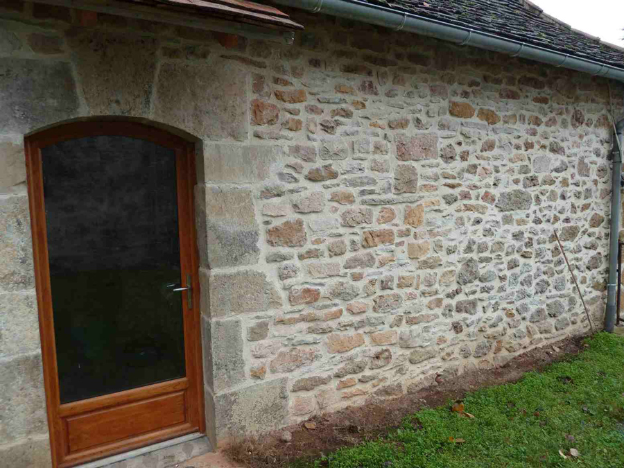 Joint à la chaux, façade en pierre Muret